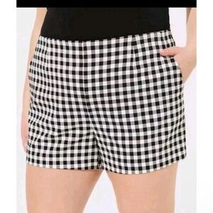 #T334-NWT - Torrid Marilyn Monroe Retro White Black Houndstooth Shorts-3X